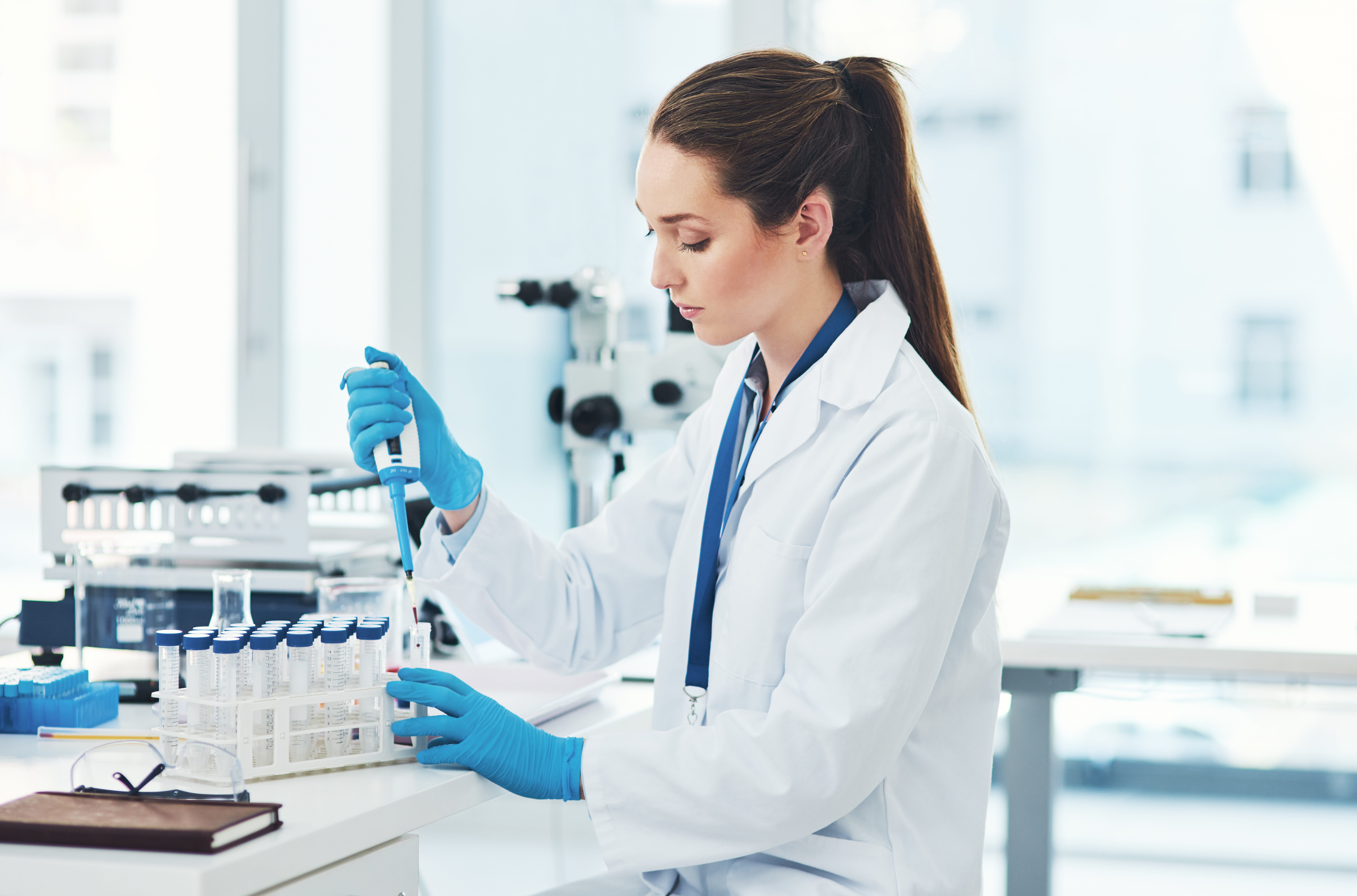 praca w warunkach szczegolnych pracownica laboratorium